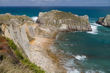 Liencres, Cantabria, İspanya 'daki Somocuevas Doğu Sahili.