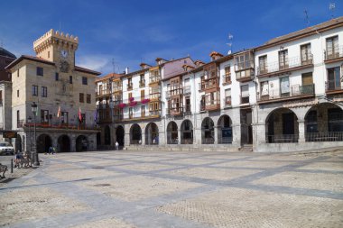 Castro Urdiales, İspanya - 24 Ağustos 2022: Castro Urdiales Belediye Meydanı, İspanya.