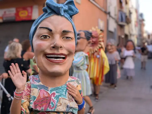 Granollers, İspanya - 31 Ağustos 2024: 2024 Büyük Granoller Festivali 'nde Büyük Granollerların Portresi, Katalonya, İspanya.