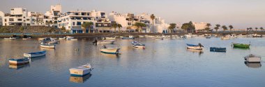 Arrecife, İspanya - 6 Kasım 2024: San Gines Gines Gölü, Arrecife, Lanzarote, Kanarya Adaları, İspanya.