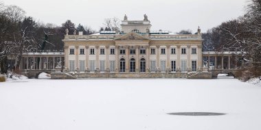 Lazienki Park 'taki Ada Sarayı, Varşova, Polonya.