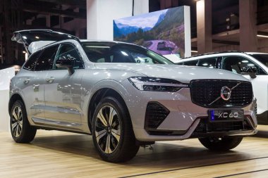 Barselona, İspanya - 18 Mayıs 2025: Volvo XC60 İspanya 'nın Barselona şehrinde 2025 Otomobili' nde sergilenmektedir..