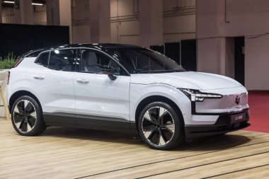 Barselona, İspanya - 18 Mayıs 2025: Volvo EX30 İspanya 'nın Barcelona şehrinde sergilenmektedir..
