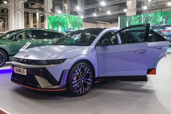 Barcelona, İspanya - 18 Mayıs 2025: Hyundai Ioniq 5 N, İspanya 'nın Barselona şehrindeki Automobile Barcelona 2025' de sergileniyor.