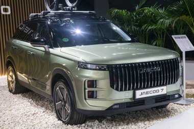 Barselona, İspanya - 19 Mayıs 2025: Jaecoo 7 İspanya 'nın Barcelona şehrinde 2025 Otomobili' nde sergilenmektedir..