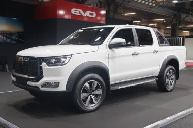 Barselona, İspanya - 19 Mayıs 2025: Evo Cross 4, İspanya 'nın Barselona şehrindeki Otomobil Barselona 2025' te sergileniyor.