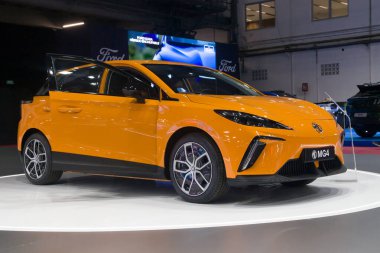 Barselona, İspanya - 19 Mayıs 2025: MG MG4 Barcelona, İspanya 'da 2025 Otomobil Barselona' da sergilenmektedir.