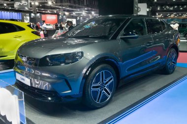 Barcelona, İspanya - 19 Mayıs 2025: Ford Capri EV İspanya 'nın Barselona şehrinde 2025 numaralı otomobilde sergilenmektedir..