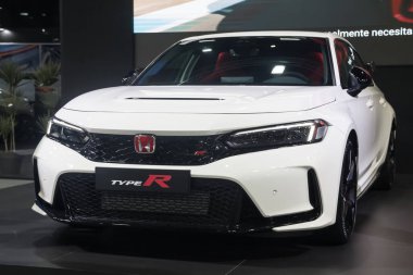 Barselona, İspanya - 19 Mayıs 2025: Honda Civic Type-R, İspanya 'nın Barselona şehrindeki Automobile Barcelona 2025' te sergileniyor.