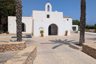 İspanya 'nın Balearic Adaları, Formentera, El Pilar de la Mola köyündeki 18. yüzyıldan kalma kilise..