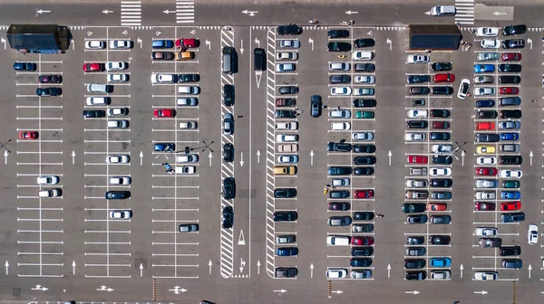 Parque Estacionamento Com Muitos Carros Aéreos Vista Drone Superior Cima — Fotografia de Stock