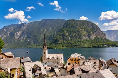 Hallstatt eski kasaba ve Hallstatter Göl, Hallstatt köyünün güzel manzarası, göl ve dağlar, Salzkammergut bölgesi, Yukarı Avusturya