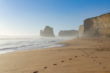 Oniki Havariler plaj ve kayalar Avustralya, Victoria, büyük okyanus yol şeridinin güzel manzara