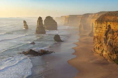 Oniki Havariler plaj ve kayalar Avustralya, Victoria, büyük okyanus yol şeridinin güzel manzara