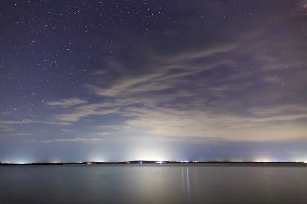 Sterrenhemel Het Meer Nachtlandschap Lucht Met Wolken Kirgizië — Stockfoto