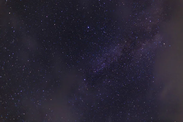 Göldeki Yıldızlı Gökyüzü Gece Manzarası Bulutlu Gökyüzü — Stok fotoğraf