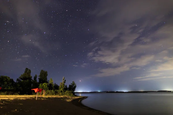 Céu Estrelado Lago Paisagem Noturna Céu Com Nuvens Quirguizistão — Fotografia de Stock