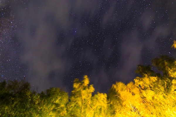Sternenhimmel Über Dem See Nächtliche Landschaft Himmel Mit Wolken — Stockfoto
