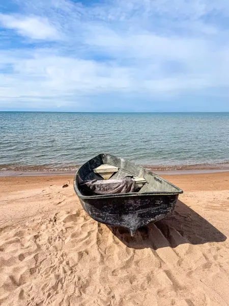 stock image Sunny summer day on the lake. Kyrgyzstan, Lake Issyk-Kul