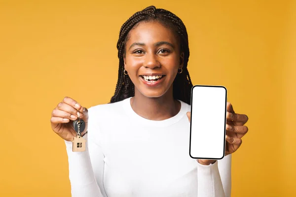 Portrait Adorable Multiracial Woman Holding House Key Presenting Smart Phone — Stock Photo, Image