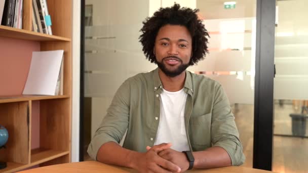 Prazer Conhecê Feliz Cara Afro Americano Alegre Fazendo Videochamada Homem — Vídeo de Stock