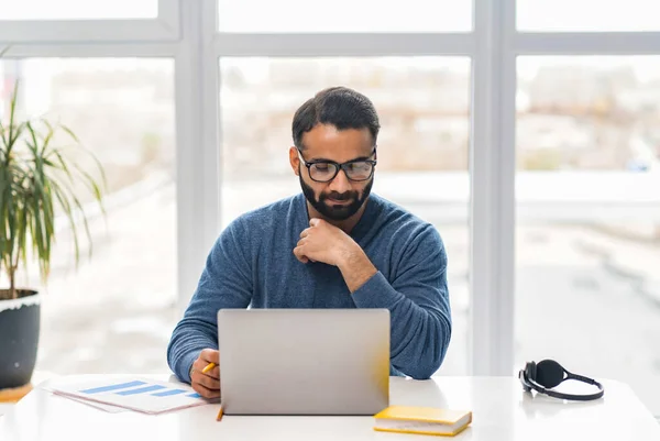 Concentrated Indian Guy Typing Laptop Answering Emails Chatting Coworkers Clever — Stock Photo, Image