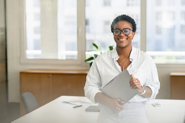 Carefree Inspired African American Female Employee Standing Modern Office Space — Stock Photo, Image