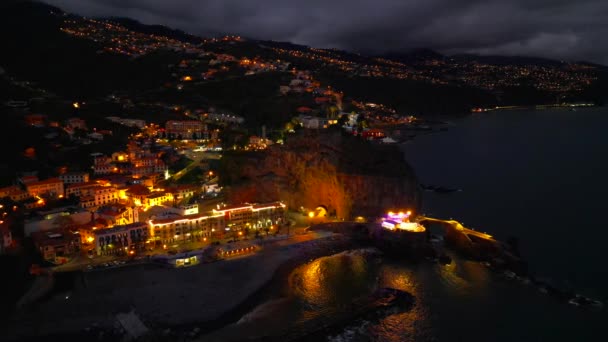 Esta Cautivadora Vista Nocturna Madeira Filmada Por Dron Desvela Pueblo — Vídeo de stock