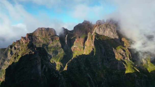 Plimbându Deasupra Peisajului Dramatic Madeiras Videoclipul Dronei Evidențiază Dansul Dintre — Videoclip de stoc