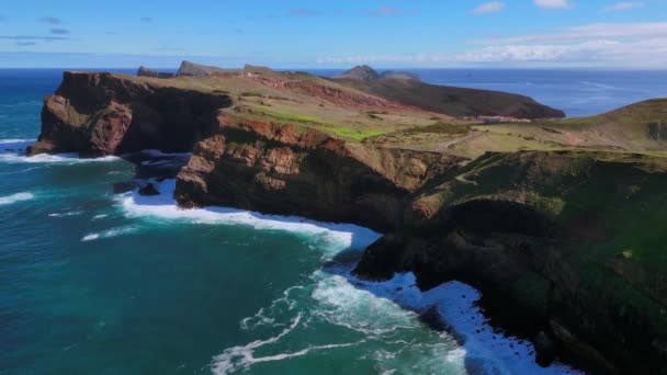 Las Impresionantes Imágenes Drones Muestran Dramática Costa Madeiras Revelando Impresionante — Vídeos de Stock