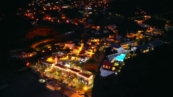 Lenyűgöző Éjszakai Kilátás Madeirára Amit Egy Drón Filmez Átalakítja Falut — Stock videók