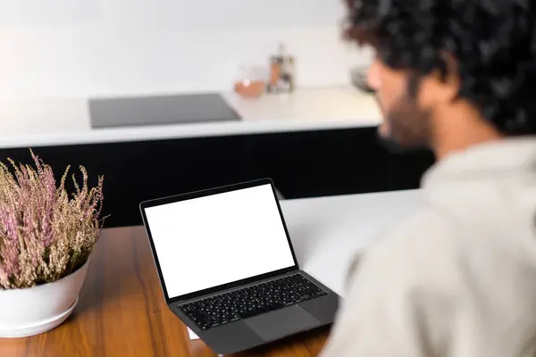 View Back Indian Man Curly Hair Focused Blank Laptop Screen — Stock Photo, Image