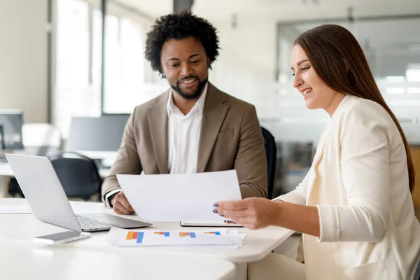 Professional Meeting Man Woman Both Dressed Business Attire Discussing Documents — Stock Photo, Image