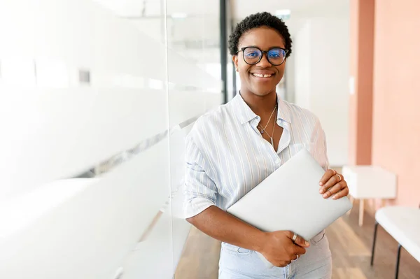 Purposeful African American Businesswoman Smart Casual Wear Stand Modern Coworking — Stock Photo, Image