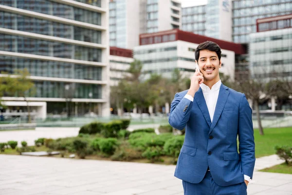 Hispanic Businessman Engaging Conversation His Mobile Phone Smiling Subtly Air — Stock Photo, Image