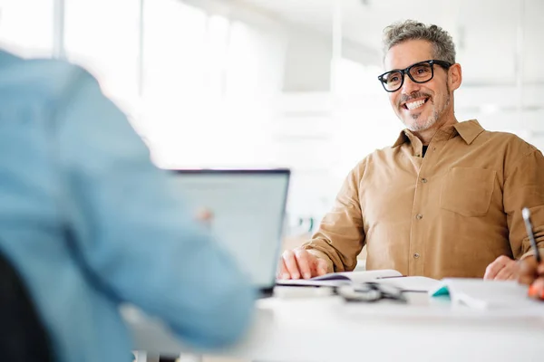 Mature Grey Haired Professional Man Tan Shirt Smiles Engagingly Colleague — Stock Photo, Image