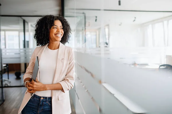 Charming Smiling African American Young Businesswoman Smart Casual Beams Friendly — Stock Photo, Image
