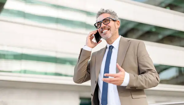 Mature Businessman Laughing Phone Call Modern Urban Landscape His Relaxed — Stock Photo, Image