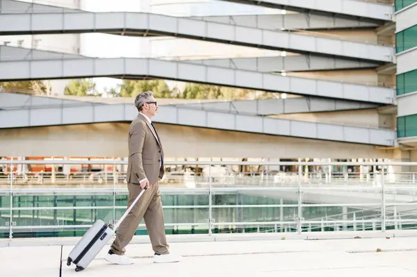 Seasoned Businessman Walking Purposefully Rolling Suitcase Exemplifying Mobility Fast Paced — Stock Photo, Image