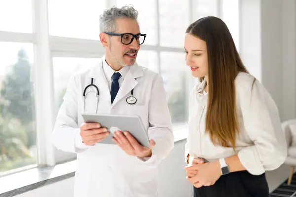 Grey Haired Doctor White Coat Shares Information Tablet Young Woman — Stock Photo, Image