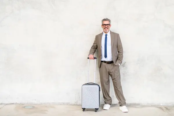 Bright Smile Casual Stance Senior Experienced Businessman Stands His Suitcase — Stock Photo, Image