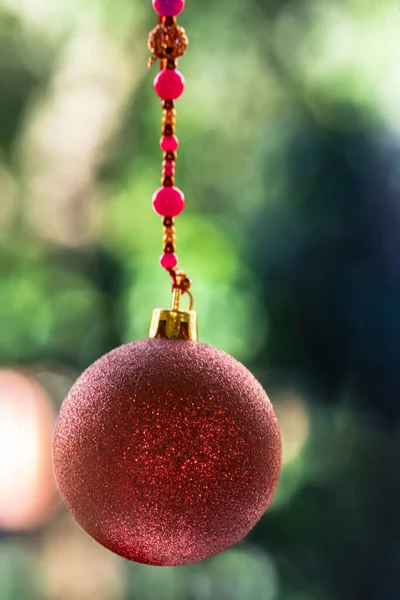 Piros Karácsonyi Labda Közelről — Stock Fotó