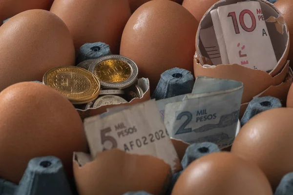 Monete Denaro Colombiano Nelle Uova — Foto Stock