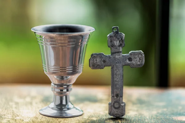 キリスト教と宗教的な十字架のセイラリストカップの聖なる質量 ロイヤリティフリーのストック写真
