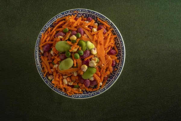 Delicious dish of fresh vegetables: a healthy and colorful option for a balanced diet