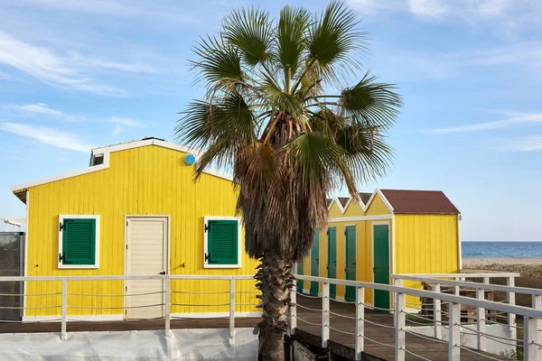 Eine Gelbe Hütte Oder Ein Haus Aus Meeresholz Mit Einer — Stockfoto