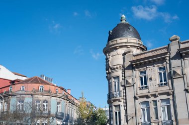 Porto, Portekiz, Eşsiz Mimari ve Kültür Mirası 'ndaki Güzel Tarihi Binalar Cephesi