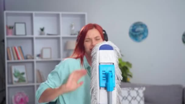 Woman Having Fun Dancing Singing Mop Her Hands While Cleaning — Stock video