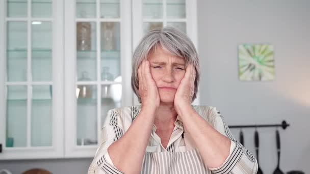 Portrait Elderly Woman Suffering Migraine Headache Due Illness Pressure Stands — Stockvideo