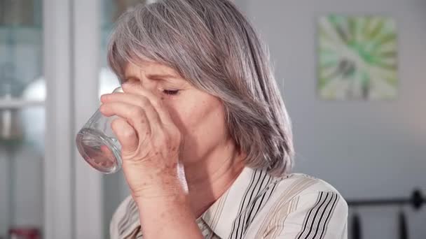 Portrait Old Woman Suffering Toothache Drinking Pill Water While Standing — Vídeo de stock